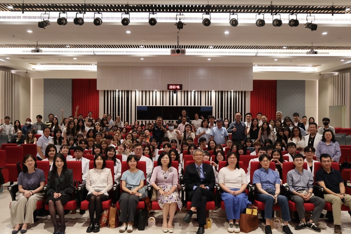 2026.05.13 中山醫學大學職能治療學系112級授袍典禮圖片