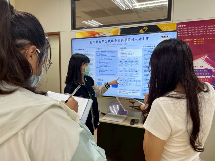 114.10.22 中山醫學大學職能治療學系第二屆專題報告論文海報競賽圖片